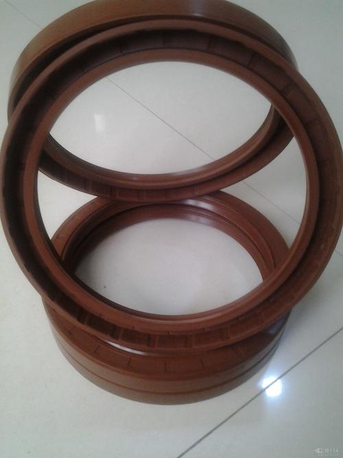 Fluororubber framework oil seal